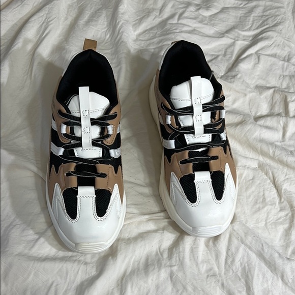 Steve Madden Tan and White Chunky Sneakers - Picture 4 of 5